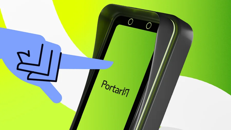 Interfone PortarIA acionado por um visitante, com as cores da marca